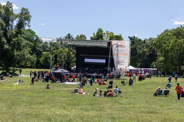 Uma Multidão Décima Terceira Celebração Anual Juneteenth Prospect Park Brooklyn — Fotografia de Stock