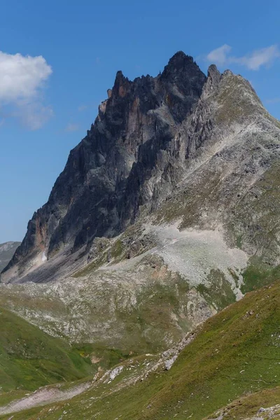 Μια Κάθετη Λήψη Ενός Ορεινού Τοπίου Στο Col Galibier Γαλλία — Φωτογραφία Αρχείου