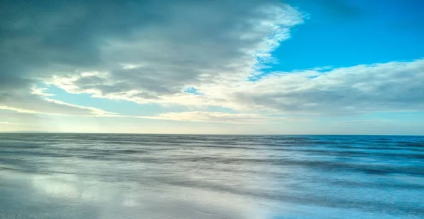 Раннє Блакитне Небо Пляжі Мерло Графство Даун Ірландія — стокове фото