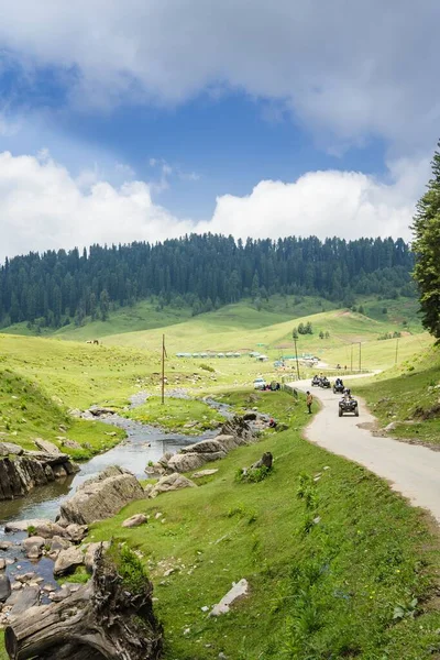 Ένας Δρόμος Που Οδηγεί Στα Ιμαλάια Όρη Μέσω Gulmarg Jammu — Φωτογραφία Αρχείου