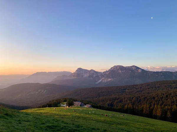 Salida Del Sol Los Pastos Alpinos Stoisser Alm Con Una —  Fotos de Stock