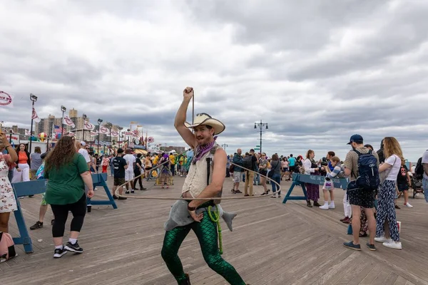 Pessoas 40Th Annual Mermaid Parade Coney Island — Fotografia de Stock