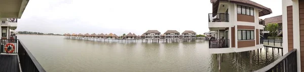Panoramic View Bungalows Water Cloudy Day — Stock Photo, Image
