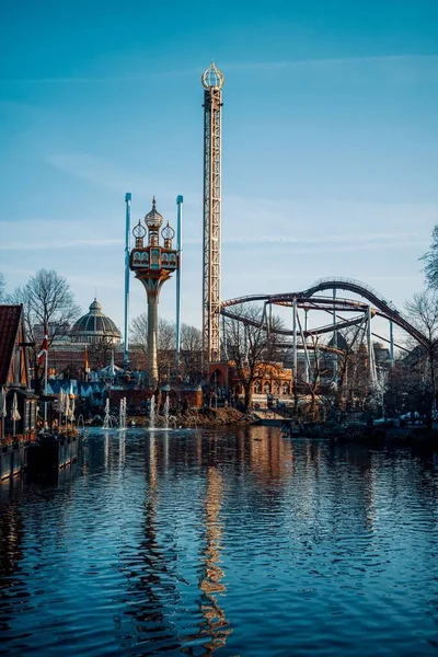 Una Hermosa Vista Parque Temático Tivoli Gardens Con Reflejo Agua —  Fotos de Stock