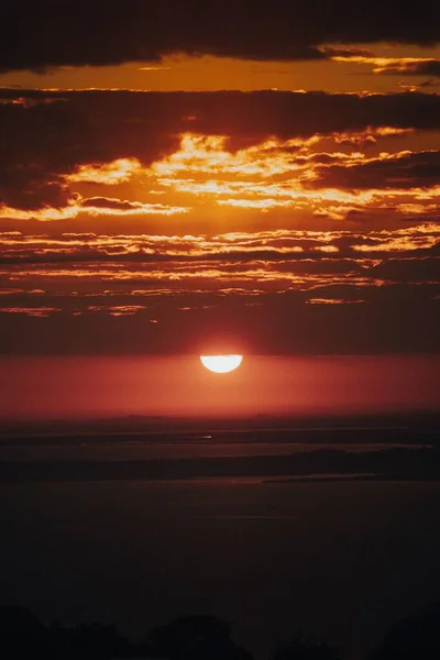 Vacker Molnlandskap Den Dramatiska Solnedgången — Stockfoto
