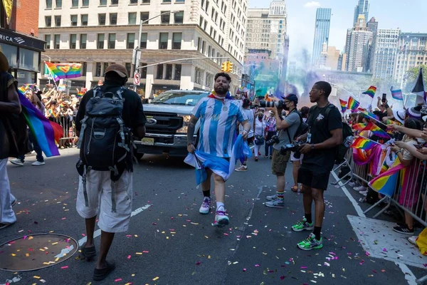 Gente Que Celebra Desfile Del Mes Del Orgullo 2022 Las —  Fotos de Stock