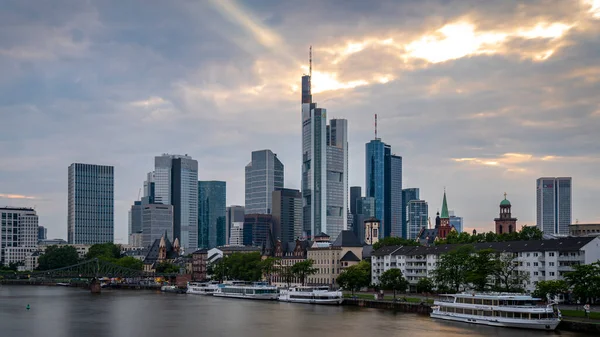 Небесна Лінія Франкфурті Під Хмарами — стокове фото