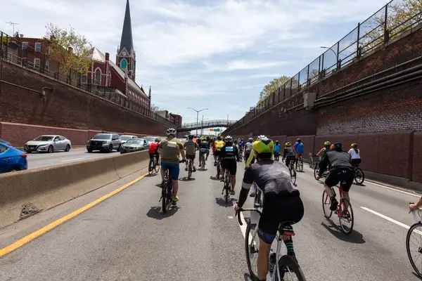 Detailní Záběr Cyklistů Účastnících Pěti Boro Bike Tour Brooklynu Usa — Stock fotografie