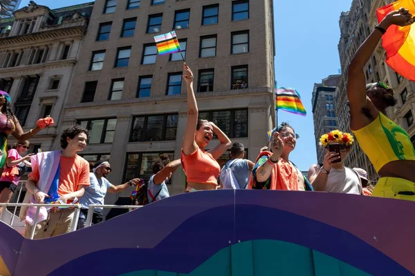 Pride Month Parade 2022 Ünneplő Emberek New York City Utcáin — Stock Fotó