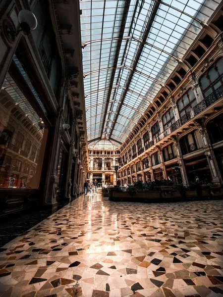 Eine Vertikale Aufnahme Der Galleria Subalpina Turin Italien — Stockfoto