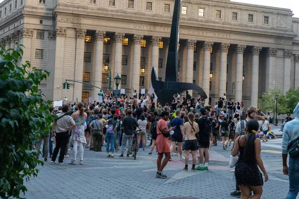 Eine Gruppe Von Demonstranten Mit Pappschildern Versammelt Sich Auf Dem — Stockfoto