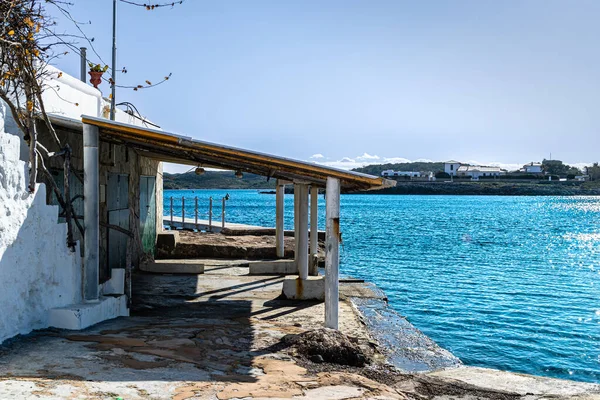 Beautiful View Old Rusted Shelter Cala Macaret Its Crystal Clear — Stock Photo, Image
