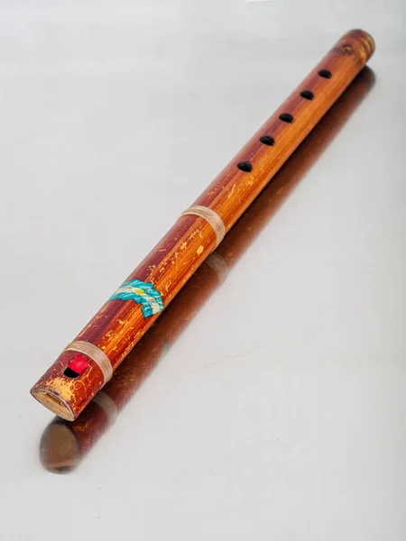Close Uma Flauta Latino Americana Chamada Quena Uma Superfície Cinza — Fotografia de Stock