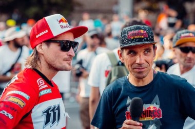Romanya 'nın Sibiu kentinde düzenlenen Red Bull Romaniac' s hard enduro Rallye - Prolog