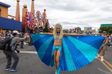 Bulutlu bir sabahta ünlü Coney Adası Denizkızı Geçidi