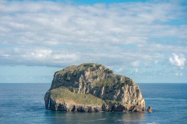 Bask ülkesinde denizde küçük bir kayalık ada