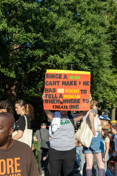 Protestujący Maszerują Parku Washington Square Tym Jak Sąd Najwyższy Obalił — Zdjęcie stockowe