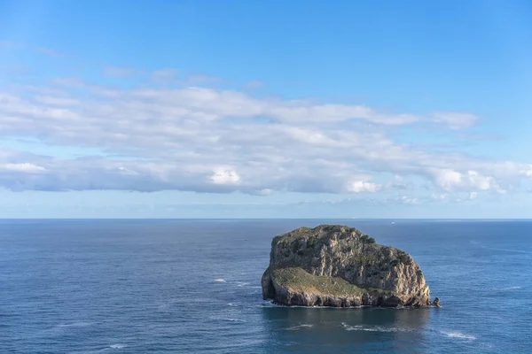 Une Petite Île Rocheuse Mer Pays Basque — Photo