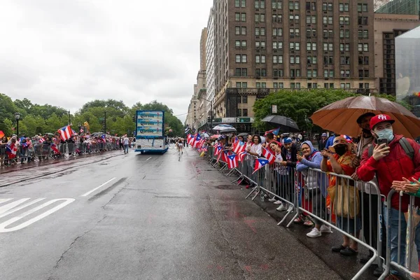 Large Crowd People Out Streets Celebrate Puerto Rican Day Parade — Stock Photo, Image