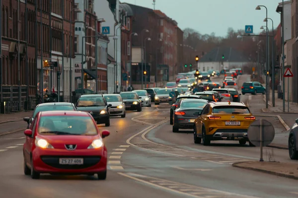 Yoğun Bir Danimarka Caddesinin Çıkış Saatindeki Güzel Manzarası — Stok fotoğraf