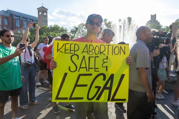 Egy Férfi Kartontáblával Kezében Keep Abortion Biztonság Jog Felirattal Washington — Stock Fotó