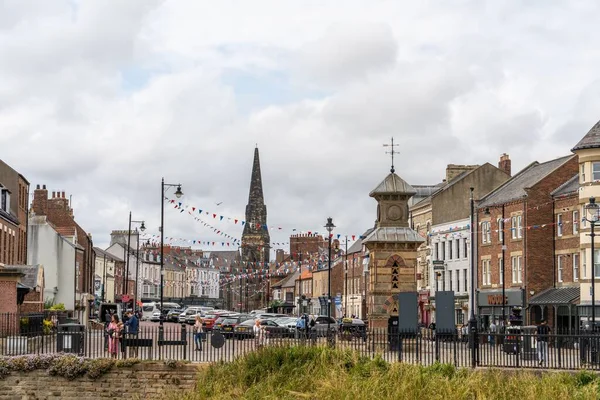 Utsikt Över Tynemouth Storbritanniens Front Street Med Besökare Sommardag — Stockfoto