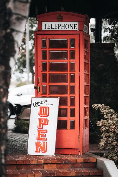 Red Phone Booth Open Sign Tustin Usa — Stock Photo, Image