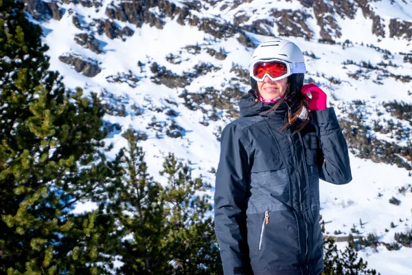 Young Woman Ski Resort Wearing Black Jacket Helmet Sunglasses — Stock Photo, Image