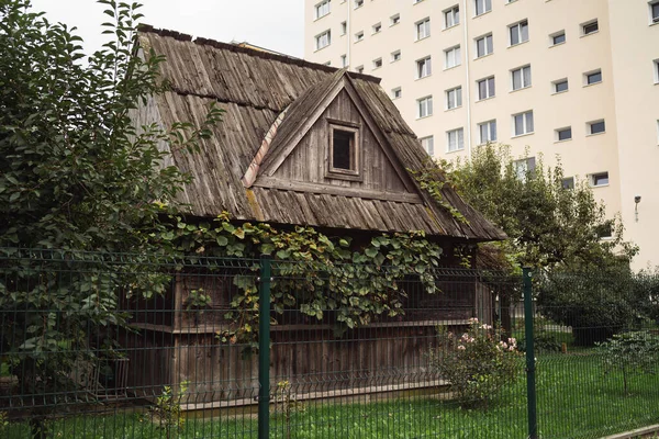 Une Perspective Une Maison Bois Avec Son Jardin Varsovie Pologne — Photo