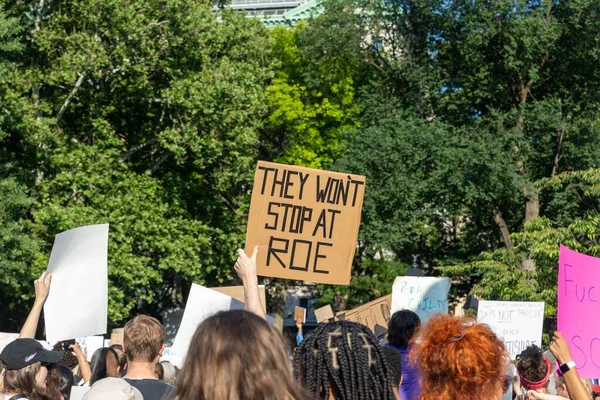 Washington Square Park Nova Iorque 2022 Manifestantes Segurando Placas Papelão — Fotografia de Stock