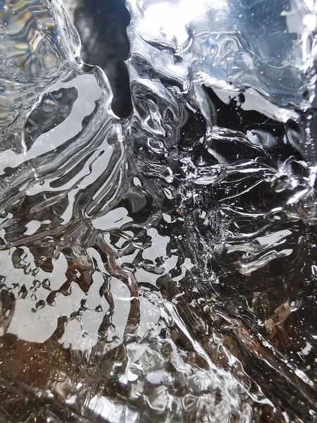 Μια Κάθετη Κοντινή Λήψη Μιας Ραγισμένης Επιφάνειας Πάγου — Φωτογραφία Αρχείου