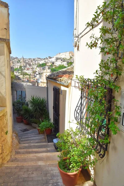 Plan Vertical Rue Étroite Modica Une Vieille Ville Sicile Italie — Photo