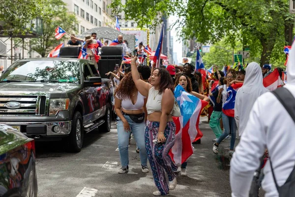 Die Menschenmassen Den Straßen Von Manhattan Feiern Die Parade Zum — Stockfoto