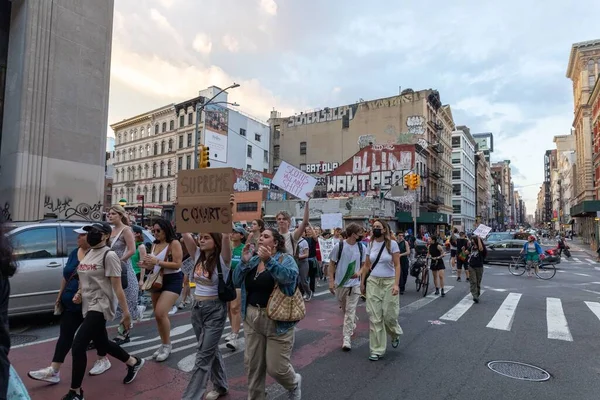 Manifestantes Que Seguram Cartazes Sinalizam Sobre Liberdade Corporal Após Suprema — Fotografia de Stock