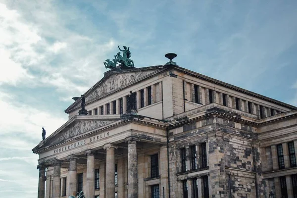 Uma Foto Baixo Ângulo Histórico Concert Hall Konzerthaus Berlim Alemanha — Fotografia de Stock