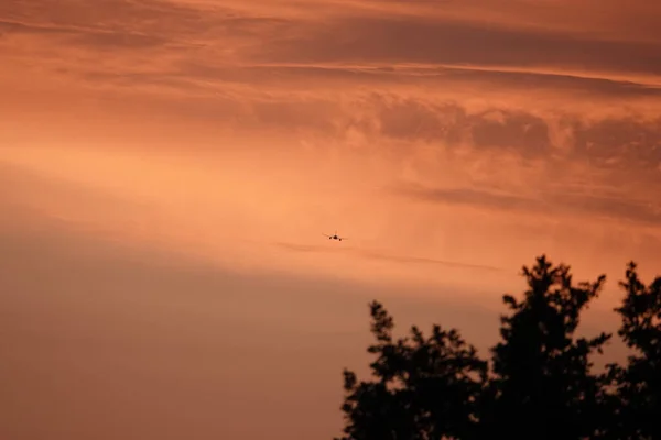 Beautiful Shot Airplane Flying Clouds Sunset — Stock Photo, Image