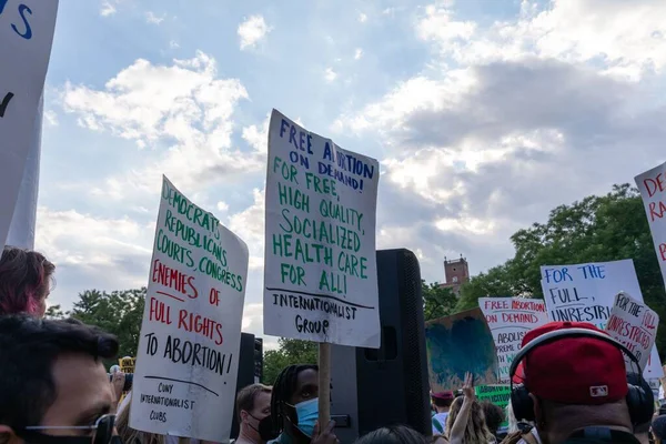 Διαδήλωση Στη Νέα Υόρκη Μετά Την Ανατροπή Της Υπόθεσης Ρόου — Φωτογραφία Αρχείου