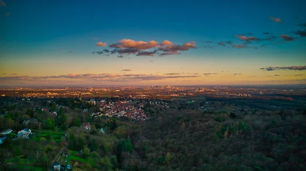 Luftaufnahme Einer Ländlichen Gegend Umgeben Von Üppig Grünen Wäldern Vor — Stockfoto