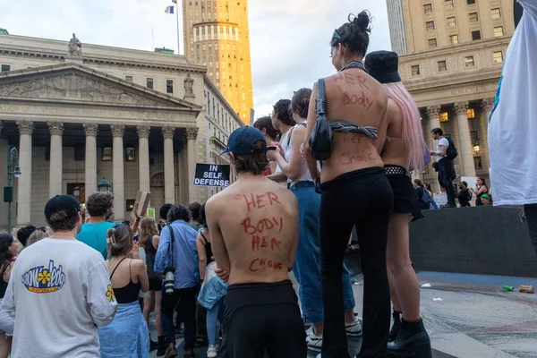 Skupina Demonstrantů Kartónovými Cedulemi Shromáždila Foley Square New Yorku Převratu — Stock fotografie