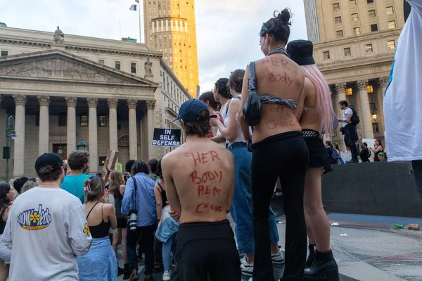 웨이드 Roe Wade 전복된 광장에는 표지판을 시위대가 — 스톡 사진