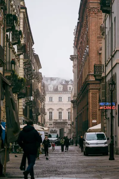 Vertikal Bild Livlig Gata Mitt Vintern Turin Italien — Stockfoto