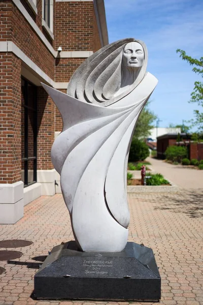 Vertical Shot Zhoondige Kwe Statue — Stock Photo, Image