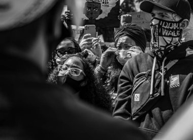 Siyahların hayatlarının gri tonda çekilmesi protesto amaçlı, Glasgow yeşili. İngiltere