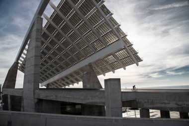 İspanya 'nın Barcelona kentindeki Liman Limanı Marina' da çekilmiş güzel bir güneş paneli.