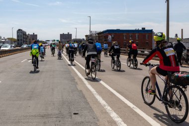 Brooklyn, ABD 'deki Beş Boro Bisiklet Turu' na katılan motorcuların yakın çekim görüntüleri.