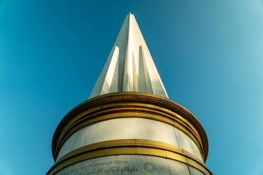 Maha Bandula Parkı 'nın güzel manzarası, Yangon, Myanmar' daki anıt.