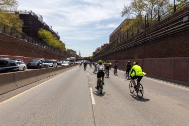Brooklyn, ABD 'deki Beş Boro Bisiklet Turu' na katılan motorcuların yakın çekim görüntüleri.