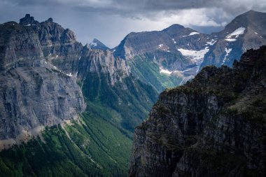 ABD 'nin Montana kentindeki Buzul Ulusal Parkı' nın hava manzarası.