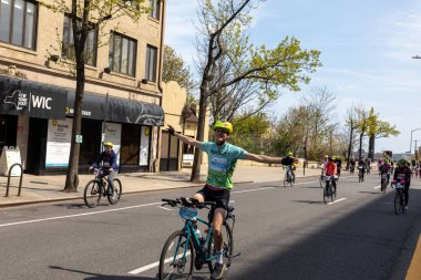 Motosikletlilerin Staten Island, ABD 'deki Beş Boro Bisiklet turuna katıldığı yakın çekim.