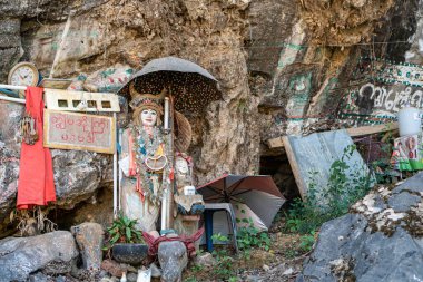 Hpa An, Myanmar 'da bir Budist tapınağı manzarası